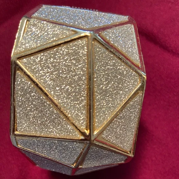 💥💥❤️3 cuff bracelets for only $25💥❤️💥. 2 in gold tone, 1 in silver tone! - Picture 7 of 10